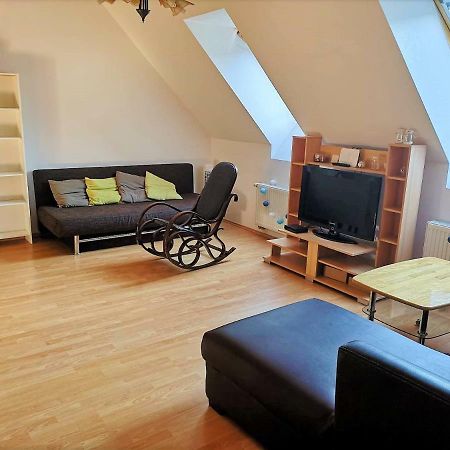 Centrum - A. Apartman เปตช์ ภายนอก รูปภาพ