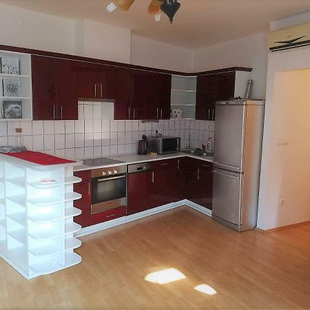 Centrum - A. Apartman เปตช์ ภายนอก รูปภาพ