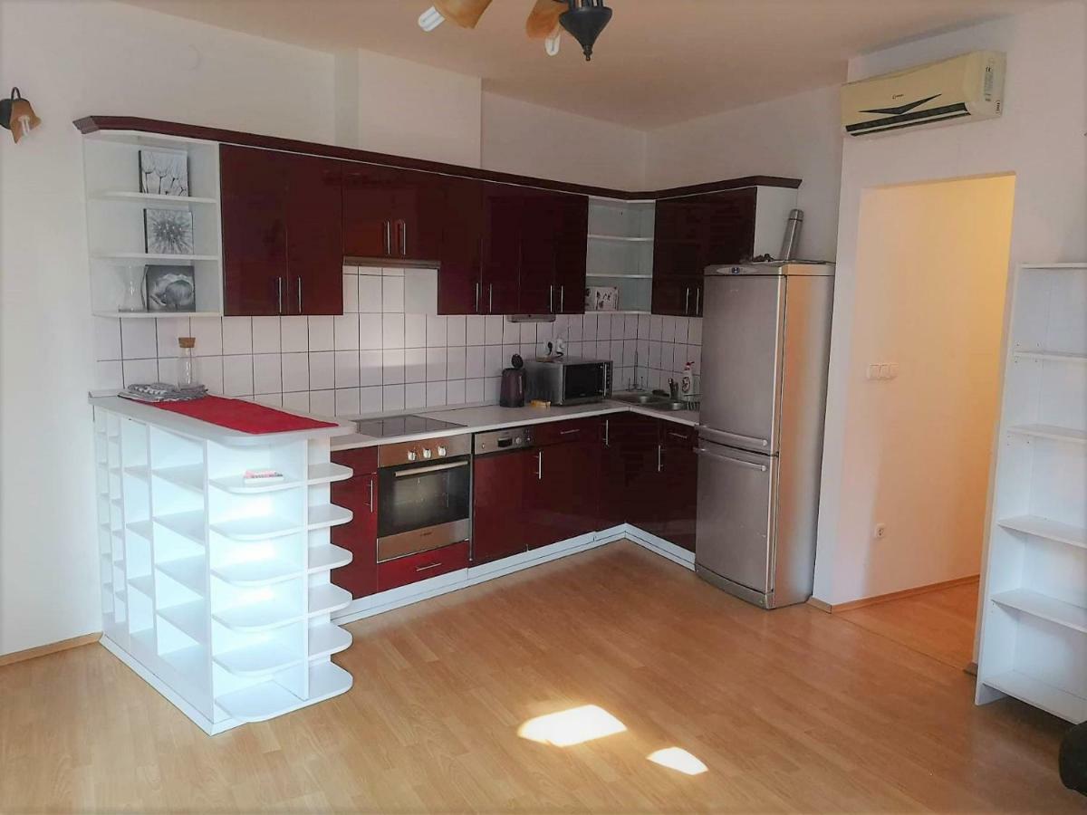 Centrum - A. Apartman เปตช์ ภายนอก รูปภาพ