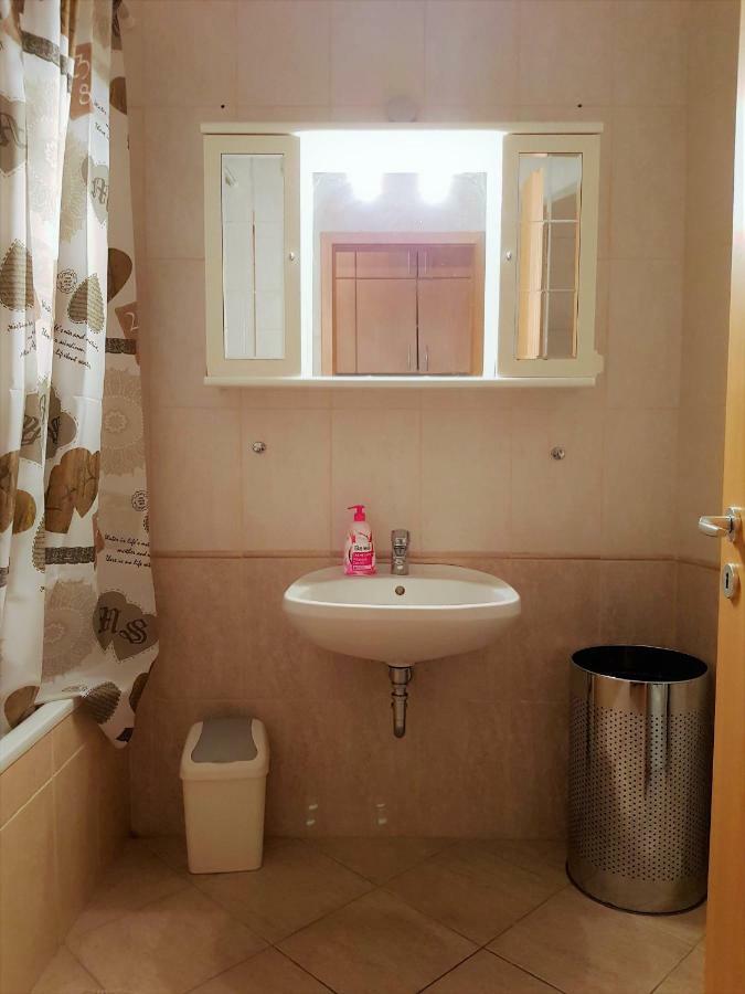 Centrum - A. Apartman เปตช์ ภายนอก รูปภาพ